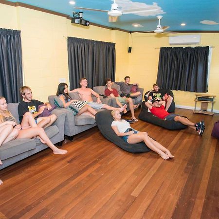 Castaways Backpackers Cairns Hostel Bagian luar foto