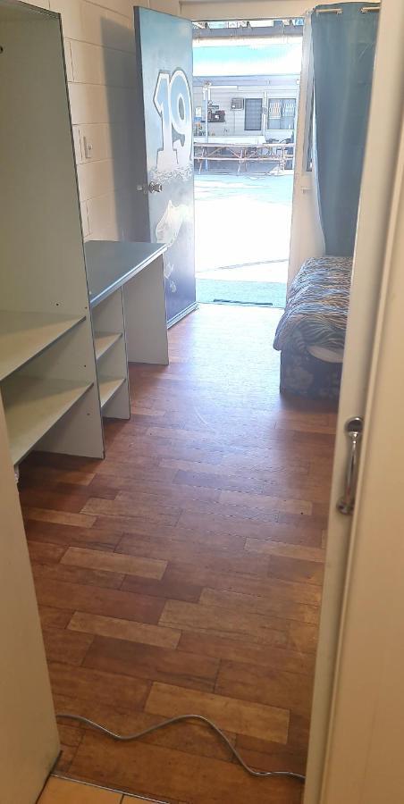 Castaways Backpackers Cairns Hostel Bagian luar foto