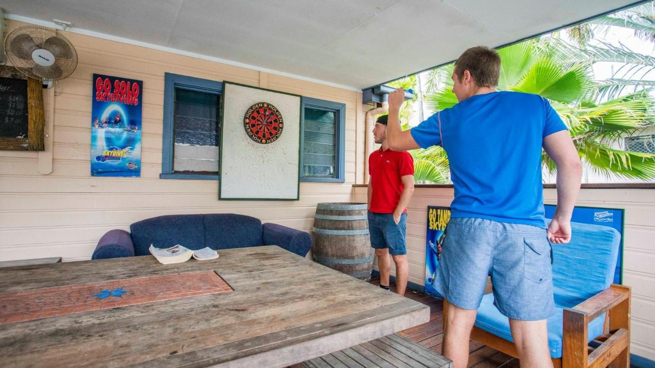 Castaways Backpackers Cairns Hostel Bagian luar foto
