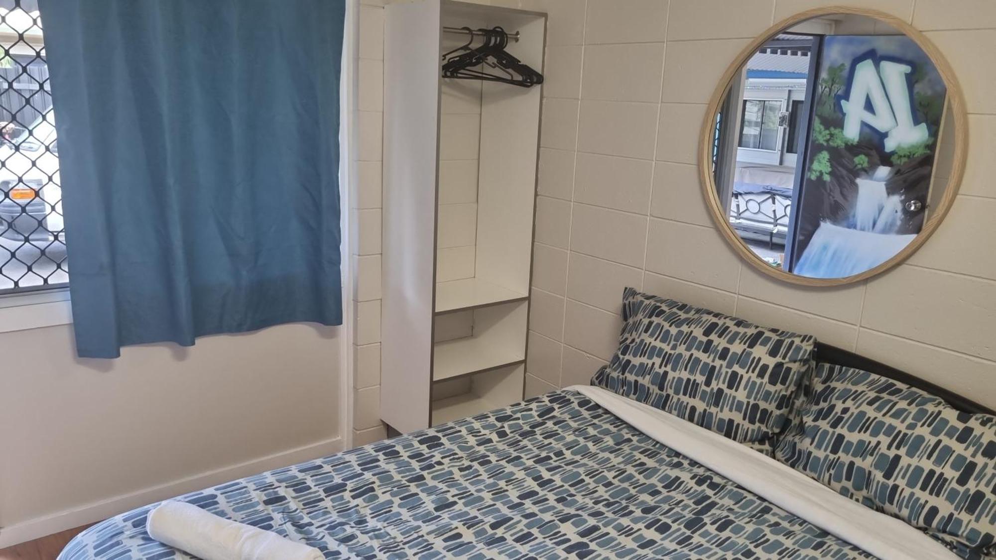 Castaways Backpackers Cairns Hostel Bagian luar foto