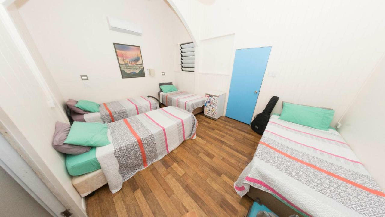 Castaways Backpackers Cairns Hostel Bagian luar foto