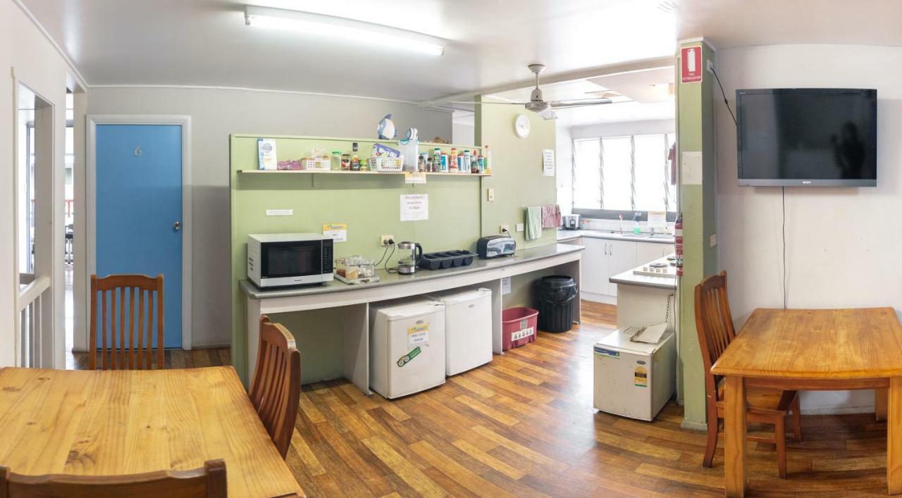 Castaways Backpackers Cairns Hostel Bagian luar foto