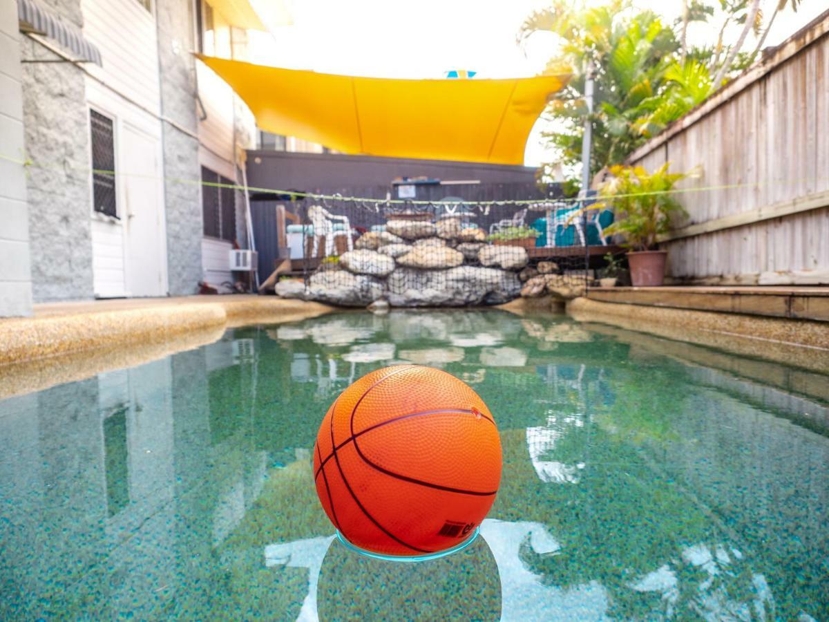 Castaways Backpackers Cairns Hostel Bagian luar foto