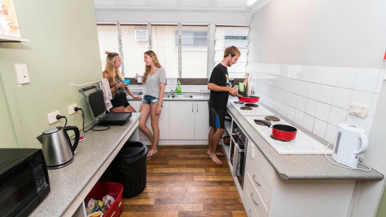Castaways Backpackers Cairns Hostel Bagian luar foto